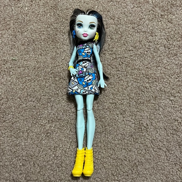Monster High Doll - Picture 1 of 2
